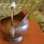 продам старинный медный кувшин с фарфоровыми ручками