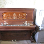 Отреставрированное  немецкое пианино с благородным звучанием