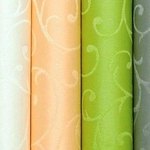 Клеить обои 