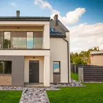 Продам дом , расположен в закрытом коттеджном городке с Романков