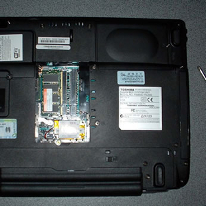 Нерабочий  ноутбук Toshiba Satellite M30 на запчасти.