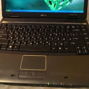 Компактный,  небольших размеров ноутбук Acer Travelmate 4520.