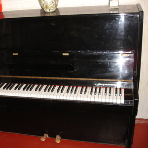 Продам пианино Украина в отличном состоянии