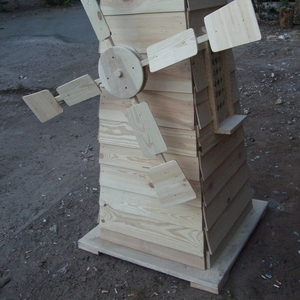 Декоративная мельница из дерева