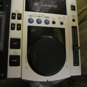 Продаю 2 проигрывателя Pioneer CDJ-100 (Made in Malaysia)