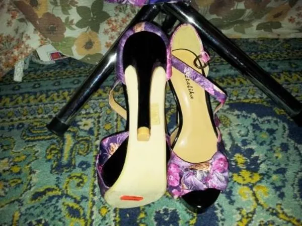 Распродажа босоножек.