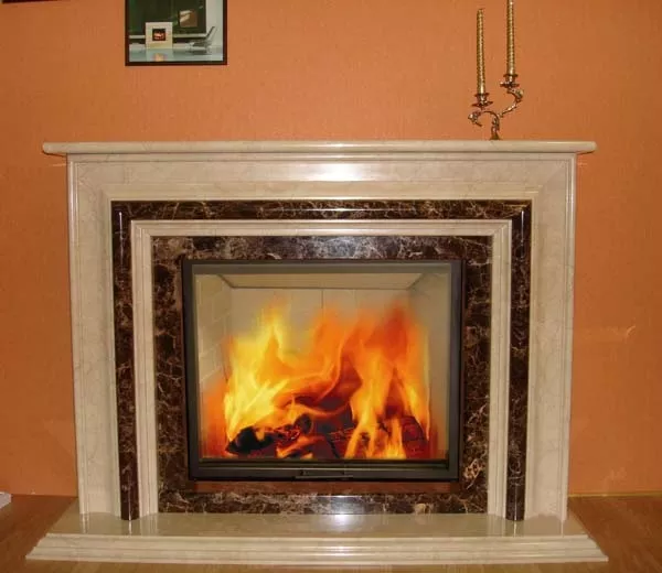 Камин из мрамора в интерьере.Киев. 2