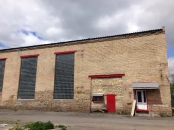 Удобный кирпичный склад-цех.