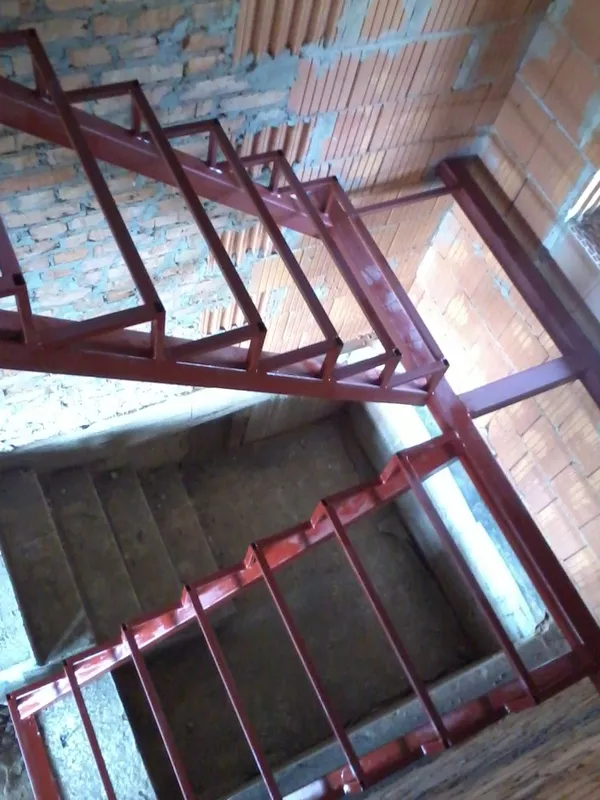 Паркан металевий,  винос балкона,  сходи,  павільйон,  кіоск.  Фото Київ. 6