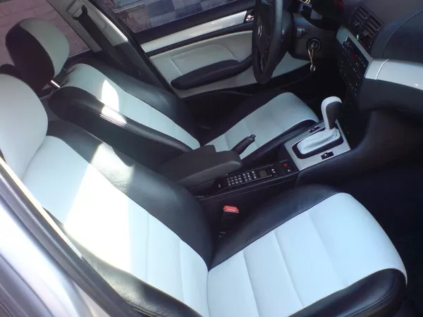 Обивка салона автомобиля