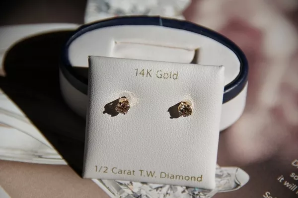 Новые серьги с бриллиантами цвета шампанского ( tw 0, 5 ct)