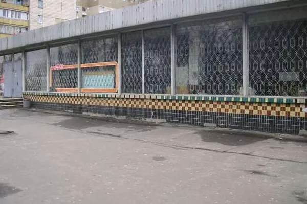 Дарницкий, продам фасаный магазин, витрины, парковка