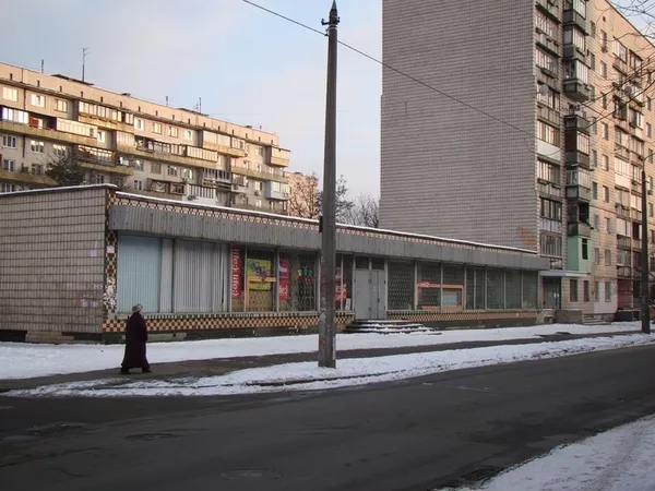 Дарницкий, продам фасаный магазин, витрины, парковка 3