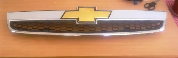 CHEVROLET CRUZ 09- решетка радиатора б/у , оригинал, американец.