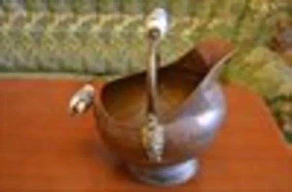 продам старинный медный кувшин с фарфоровыми ручками