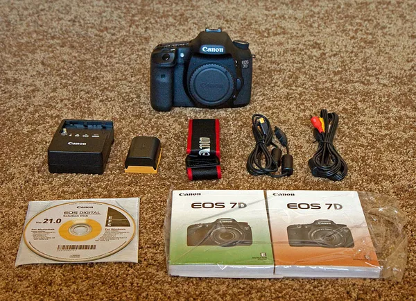 Canon EOS 7D Digital SLR Camera with Canon EF 28-135mm IS lens