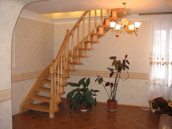 Изготовление деревянных лестниц любой сложности