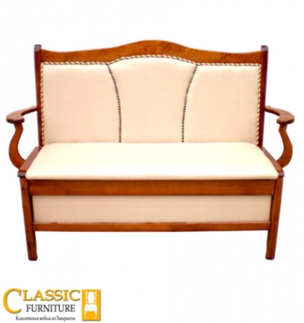 Деревянная лавочка