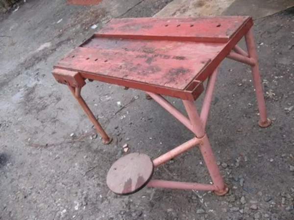 Продам крепкий надежный столярный верстак .