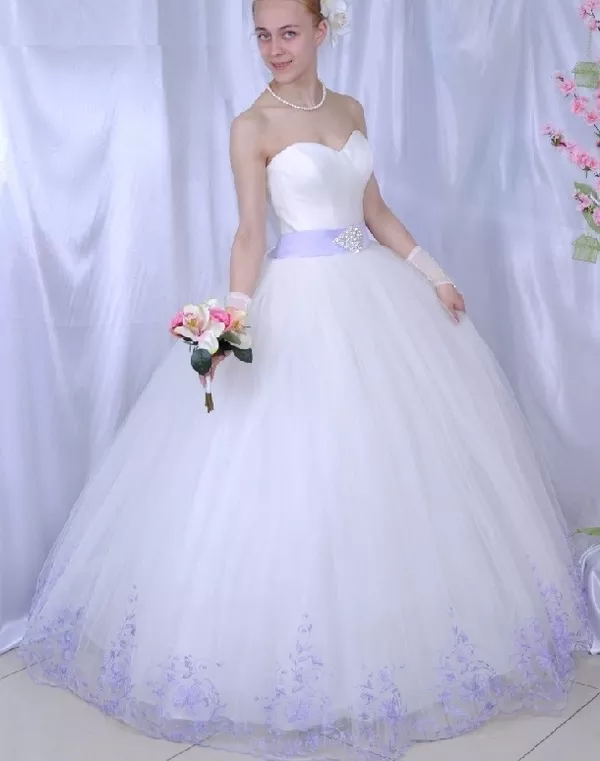 Свадебное платье с бесподобно красивой вышивкой