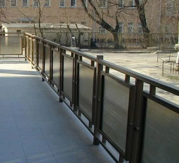 Перила и поручни из черного металла 2