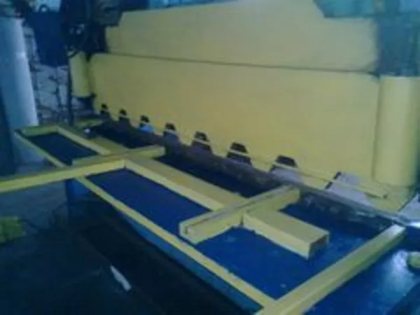 Рубим листовой металл.