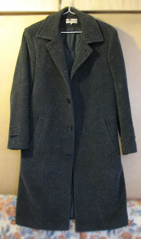Продам зимнее черное классическое пальто прямого покроя