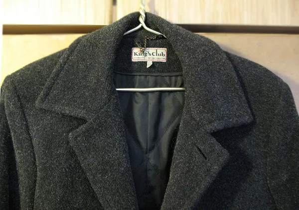 Продам зимнее черное классическое пальто прямого покроя 4