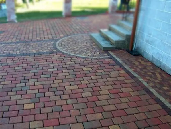 Качественная тротуарная плитка для дома и сада