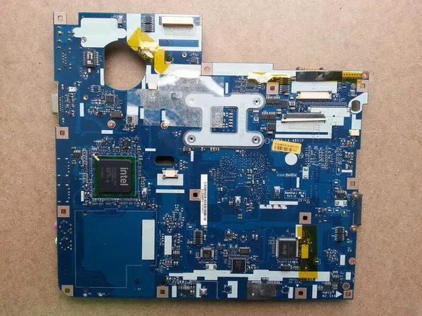 Продаю материнскую плату для ноутбука ACER Emachines E525 .