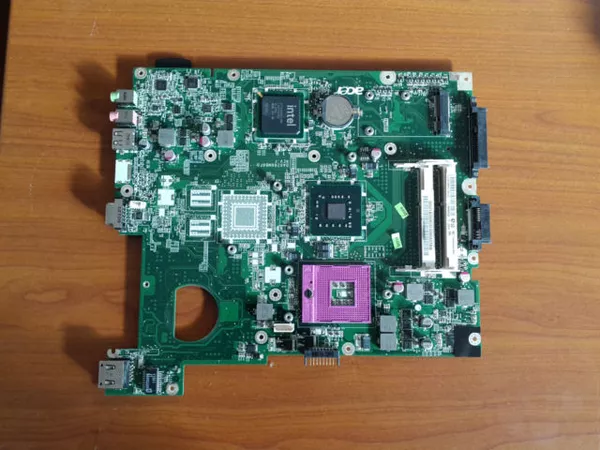 Продаю материнскую плату для ноутбука Acer Extensa 5235.