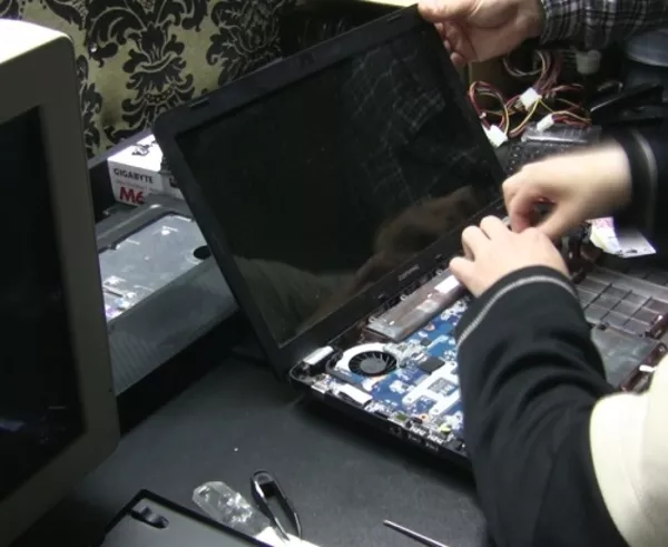 Продам нерабочий  ноутбук  HP Compaq CQ56(разборка)