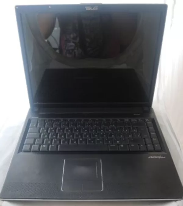 Продам нерабочий  ноутбук Asus Lamborghini VX1на запчасти.