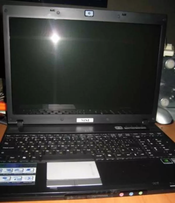 Продаю нерабочий ноутбук MSI  M677