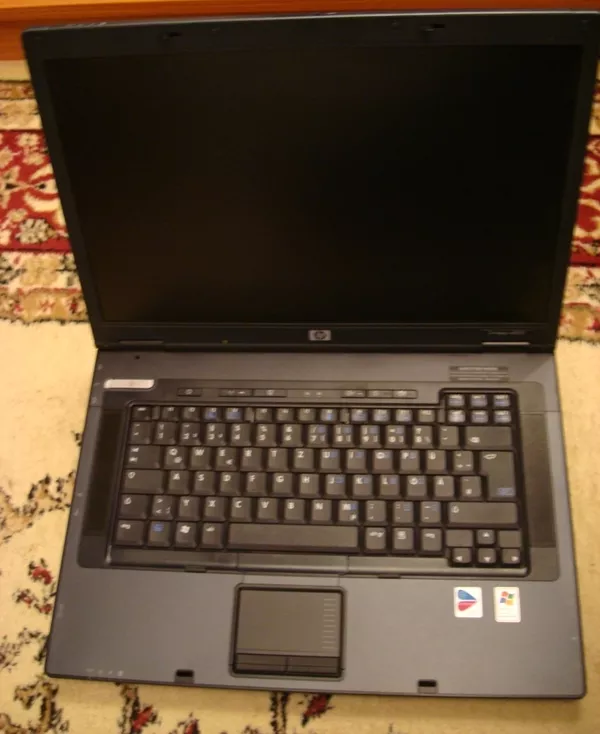 Красивый элегантный ноутбук HP Compaq nx8220