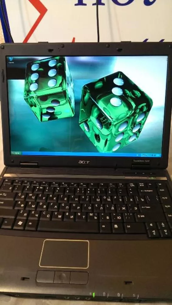 Компактный,  небольших размеров ноутбук Acer Travelmate 4520.
