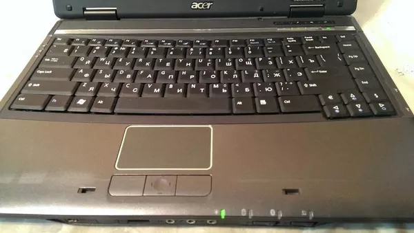Компактный,  небольших размеров ноутбук Acer Travelmate 4520. 3