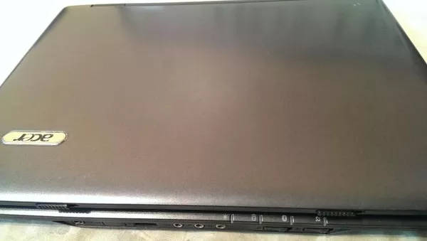 Компактный,  небольших размеров ноутбук Acer Travelmate 4520. 4
