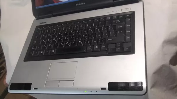 Практически новый ноутбук Toshiba Satellite L40-13G .  2