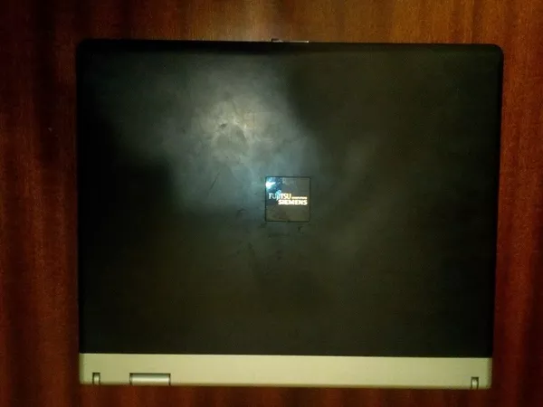 Ноутбук Fujitsu Siemens Amilo pro V2030D .