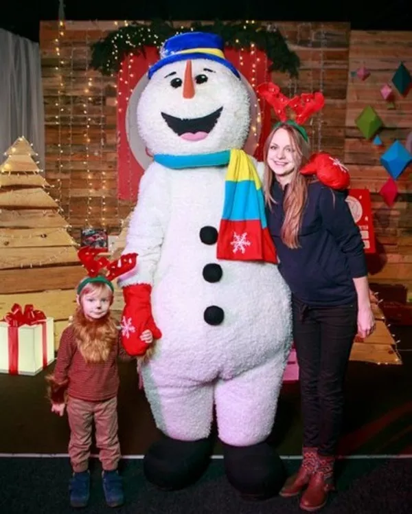 Доставка цветов,  подарков,  Снеговик-почтовик,  ростовая кукла Снеговик