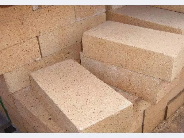 Большой склад огнеупорного,  шамотного кирпича,  огнеупорные плиты