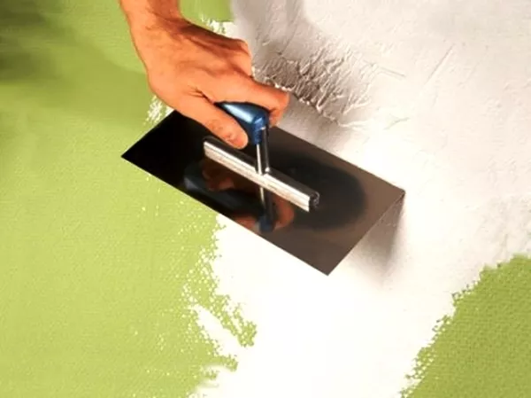 Беспесчанка,  поклейка обоев в новостройке 