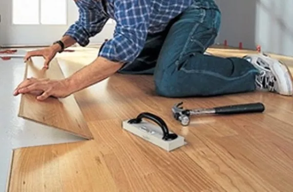 Укладка паркетной доски, ламината