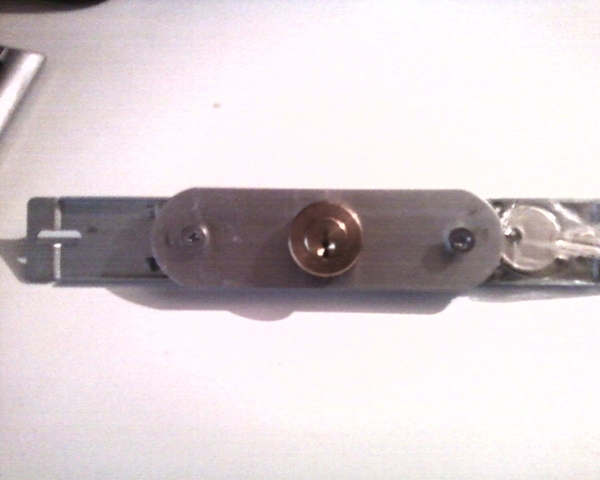 Замки в ролеты, ролетные замки Киев, замена замков в ролетах, ремонт