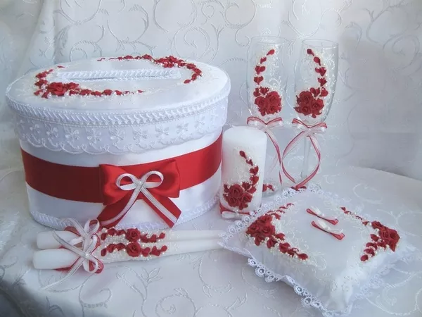 Аксессуары для свадьбы: бокалы, шампанское, подушки, казна, свечи
