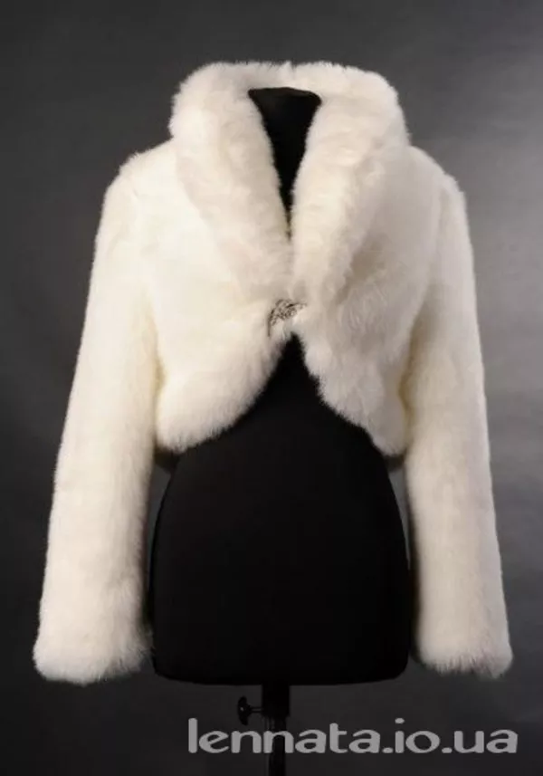 Свадебная шубка на прокат, тёплая, пушистая.