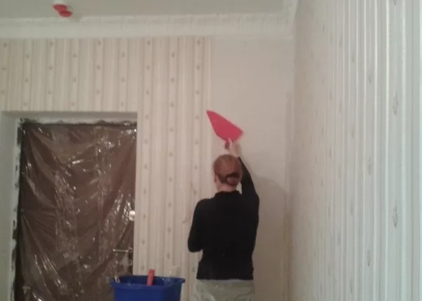 Поклеить обои Киев 