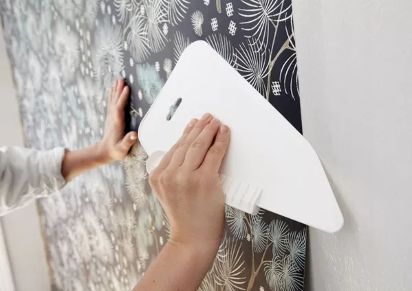 Клеить обои Киев  