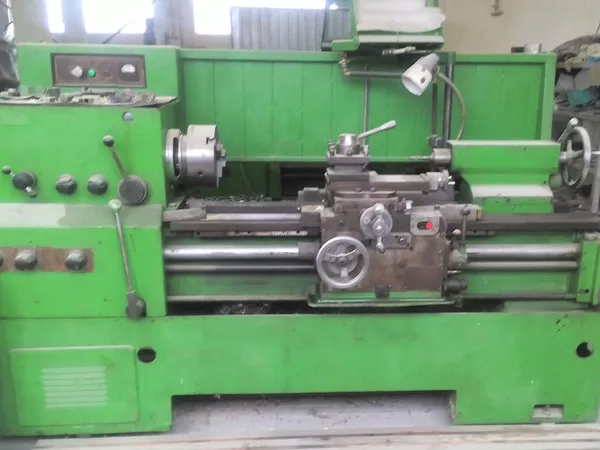 Универсальный токарно-винторезный станок 16К20